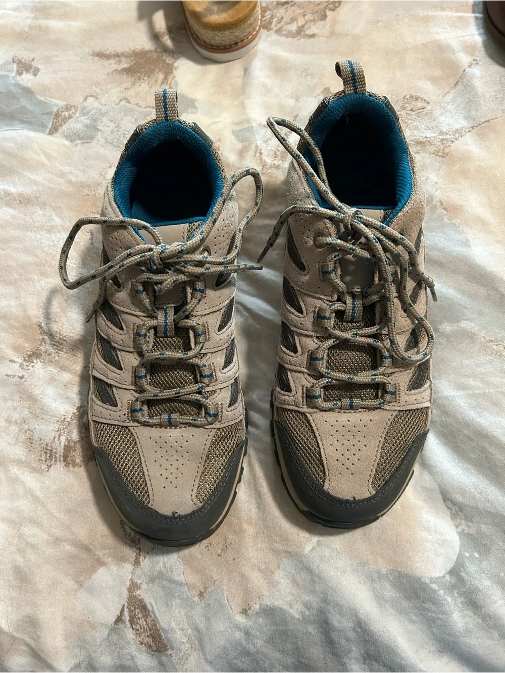Women's Trail/Hiking Shoes in Taupe with Blue Lining